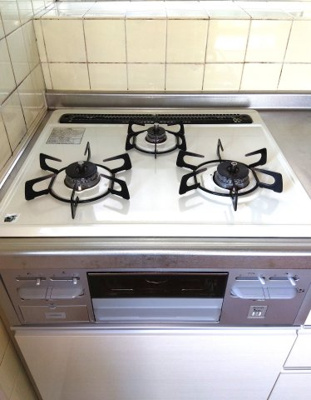 【設備】 | 向原5丁目貸家 | ３口ガスコンロ