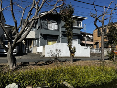 【外観】 | 向原5丁目貸家 | 目の前に小川（野火止用水）があります