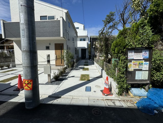 葛飾区東金町8丁目新築戸建【半田小学校：10分】の駐車場|2号棟駐車スペース・縦列２台駐車可