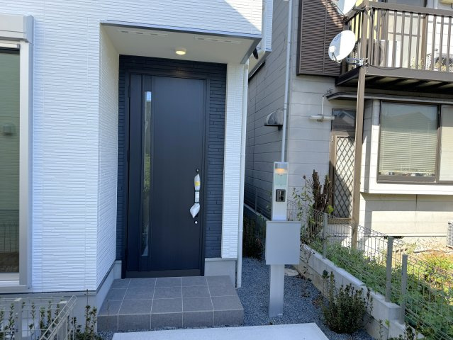 葛飾区東金町8丁目新築戸建【半田小学校：10分】のエントランス|エントランス・玄関ポーチ