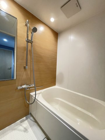 【浴室】 | グリーンマンション野間大池 | 広々とした浴室で一日の疲れもサッパリ洗い流せます！浴槽は足を伸ばしてゆったりおくつろぎ頂けます