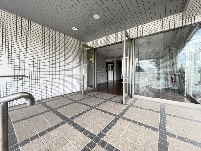 【エントランス】 | グリーンマンション野間大池 | 共用部分は植栽に至るまできれいに管理されています