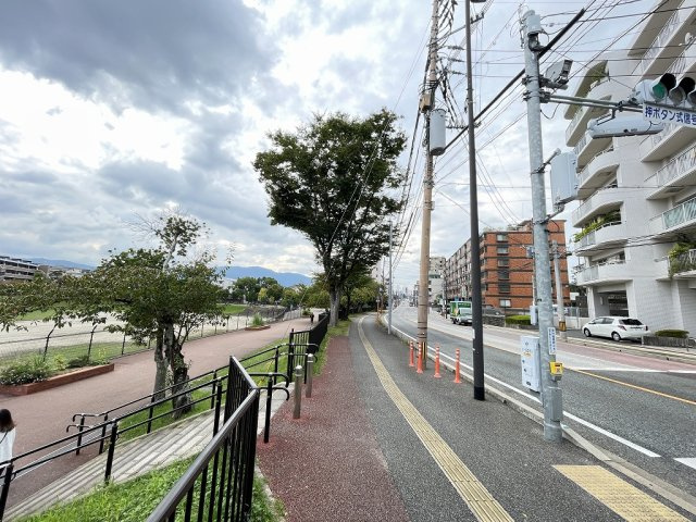 【周辺】 | グリーンマンション野間大池 | 目の前には野間大池公園。散歩やウォーキング、お子様の遊び場として最適な環境です