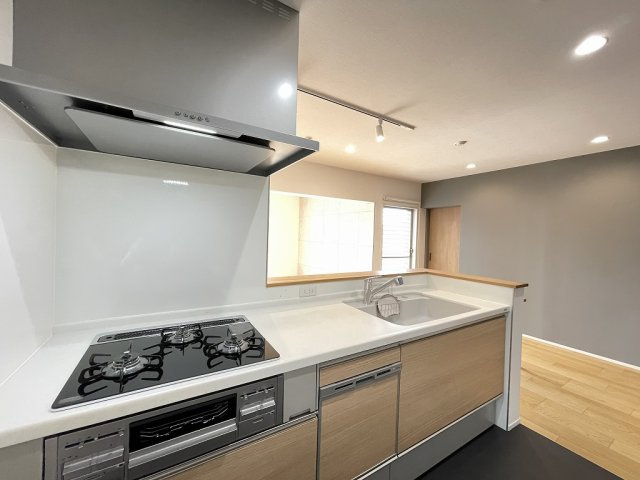 【キッチン】 | グリーンマンション野間大池 | お料理をしながらでもご家族との会話を楽しめる対面キッチンです。食洗機つきなので、忙しい朝もサッと片づけできていつでもキレイなキッチンをキープできます