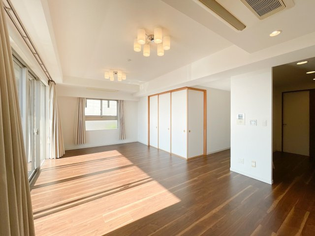 岡本ハウベスの居間・リビング|おしゃれなリビングです