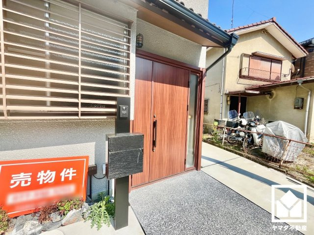 大津市竜が丘の玄関