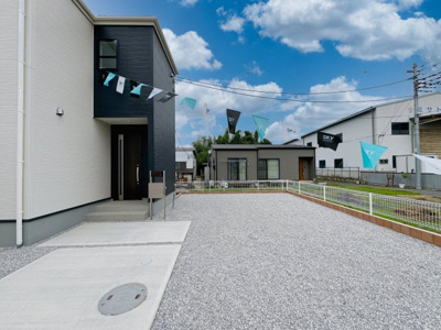 【駐車場】 | 太田市市場町第1　Livele Garden.S　1号棟 | 並列駐車可能なカースペースです！お客様も遊びに来やすいですね♪