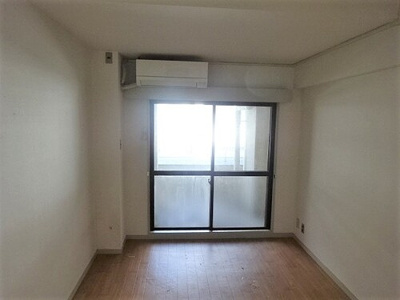 【その他】 | ユーロハイツ本町 | 洋室約8.2畳(キッチンも含む)