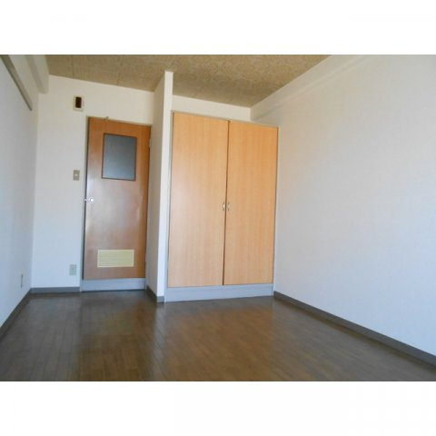 第二ヴィラあさの　の居間・リビング|洋室７帖