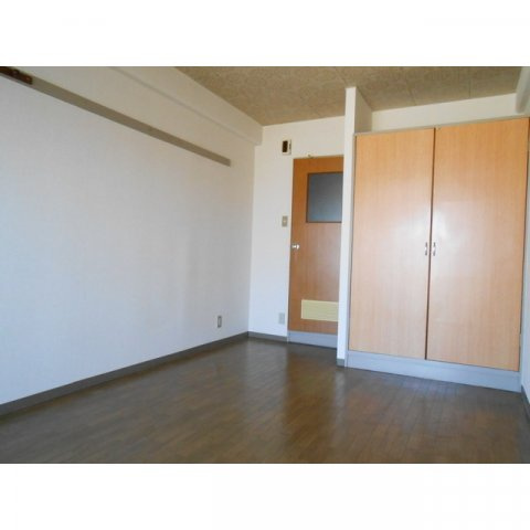 第二ヴィラあさの　の居間・リビング|洋室７帖