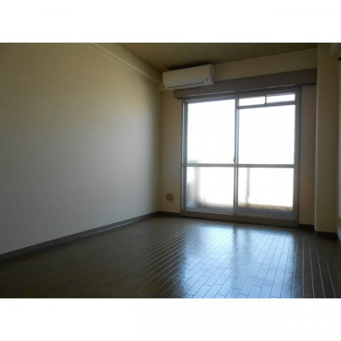 第二ヴィラあさの　の居間・リビング|洋室７帖