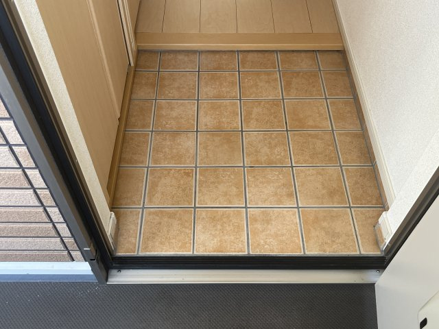プラシード三宅の玄関
