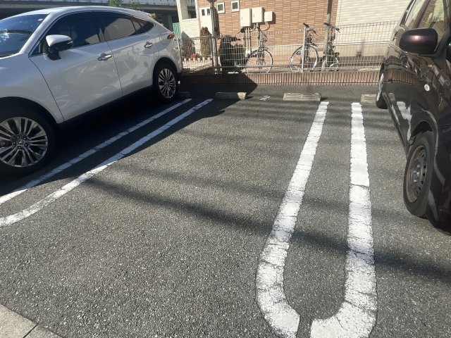 プラシード三宅の駐車場