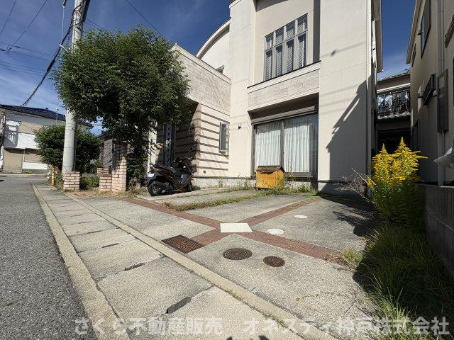 神戸市西区玉津町今津　中古戸建の駐車場|駐車スペース並列２台可能(車種による）