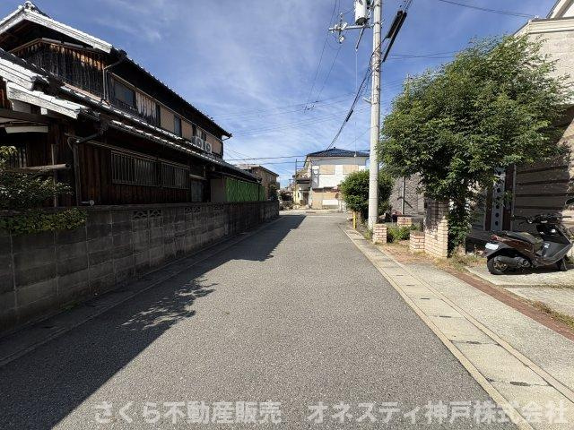 神戸市西区玉津町今津　中古戸建の前面道路含む現地写真|前面道路幅員約5.0ｍ
