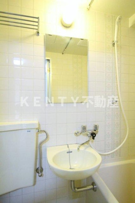 【洗面所】 | ライオンズガーデン池田山 | 明るい洗面所です