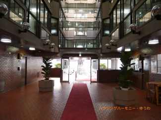 【エントランス】 | エントランス内部は、きれいな空間です。