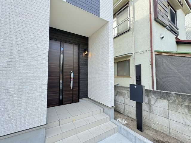 三郷市戸ヶ崎２丁目新築戸建【前谷小学校：5分】のエントランス|エントランス・玄関ポーチ