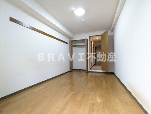 プリヴェ1号館 BRAVI不動産の寝室