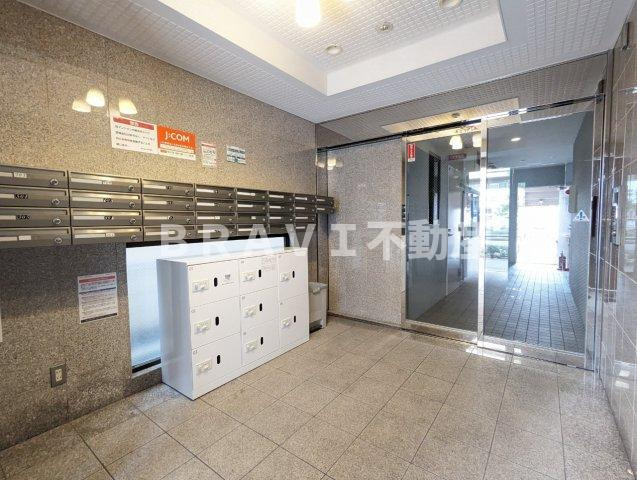 プリヴェ1号館 BRAVI不動産のエントランス