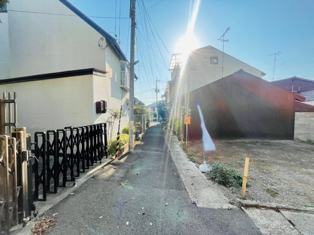 太秦朱雀町の前面道路含む現地写真