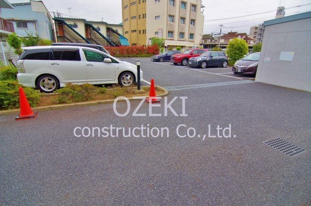 リッシェルの駐車場