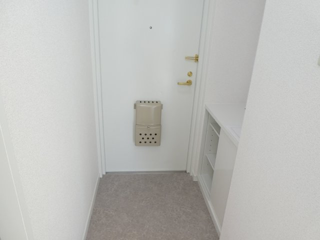 リバーサイド逆瀬川の玄関