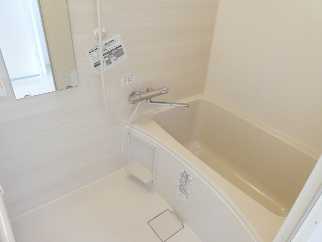 リバーサイド逆瀬川の浴室