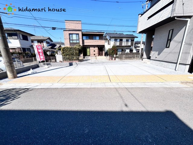 上尾市小泉　新築戸建　ブルーミングガーデン01の駐車場|カーライフを満喫できる
3台分の駐車スペース(^^)/
