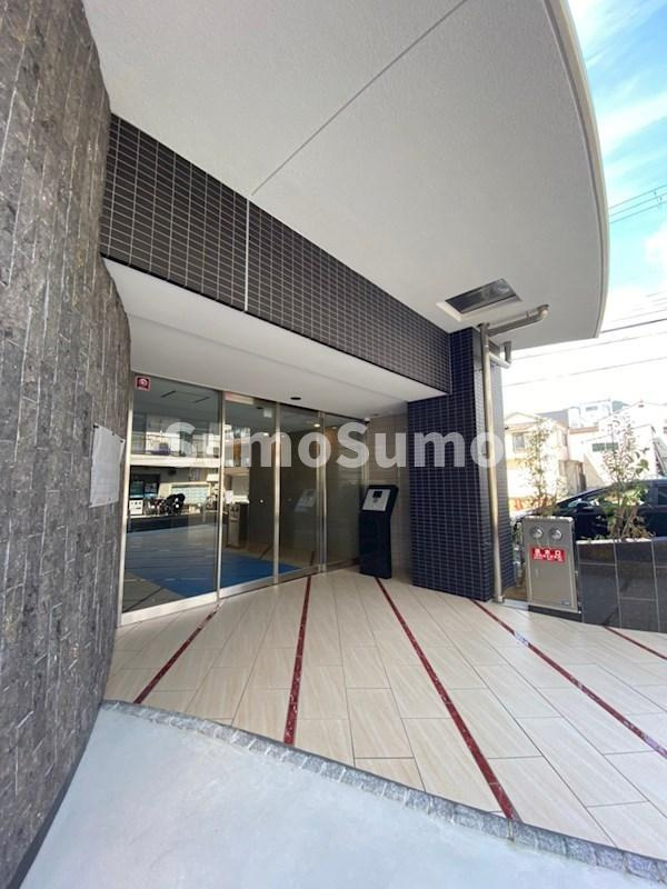 神戸市中央区日暮通４丁目の賃貸マンションのエントランス