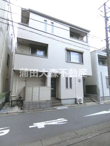 ガルデニアの外観|2015年3月築　軽量鉄骨造地上3階建て　東京都大田区南蒲田1丁目
JR京浜東北線蒲田駅徒歩16分、京浜急行本線京急蒲田駅徒歩5分