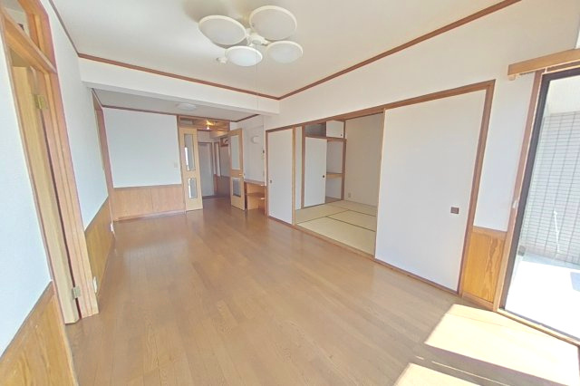 ６４１５２　ナビシティ新岐阜の居間・リビング