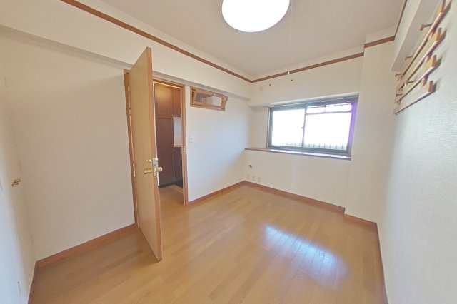 ６４１５２　ナビシティ新岐阜の洋室