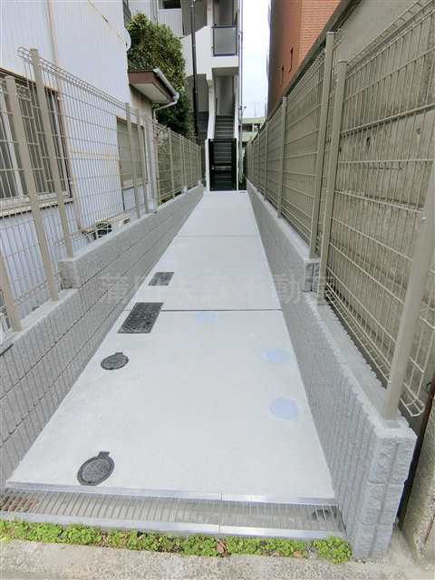 ティモーネ羽田エアポート＠仲介手数料最大無料のその他共用部分|西側から物件へのアプローチ