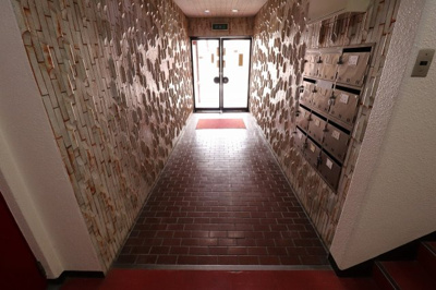 【エントランス】 | シャトル岡崎