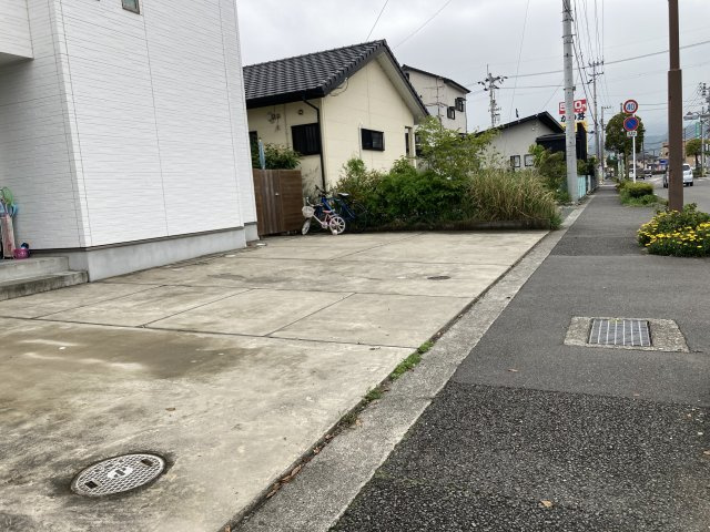 喜多川369-13中古住宅の駐車場