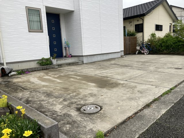 喜多川369-13中古住宅の駐車場
