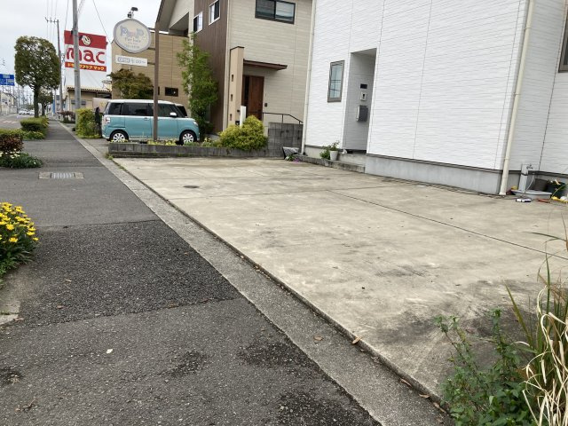 喜多川369-13中古住宅の駐車場|駐車場の用意があります