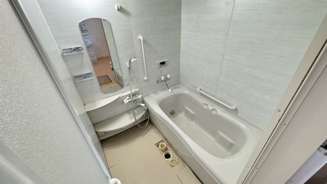 【浴室】 | 北見市ひかり野中古住宅 | ゆったりとした浴槽