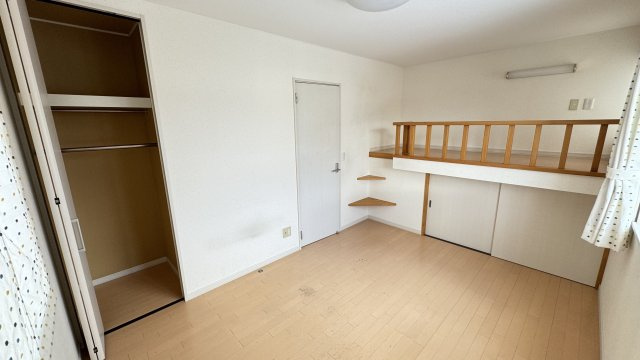 【洋室】 | 北見市ひかり野中古住宅 | ワクワクする作りの洋室（1）