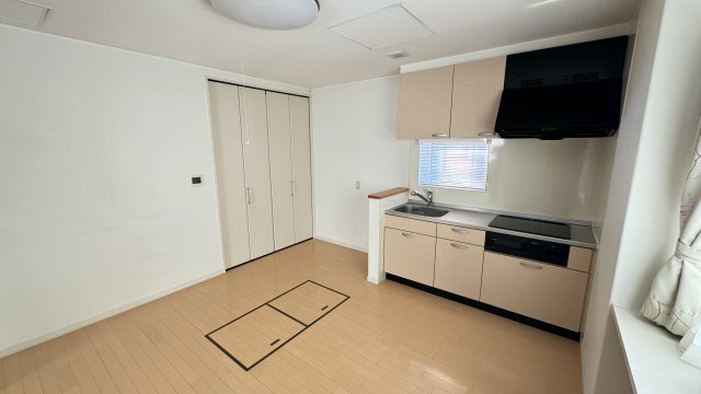 【キッチン】 | 北見市ひかり野中古住宅 | お掃除楽々IH♪
ダイニングキッチン