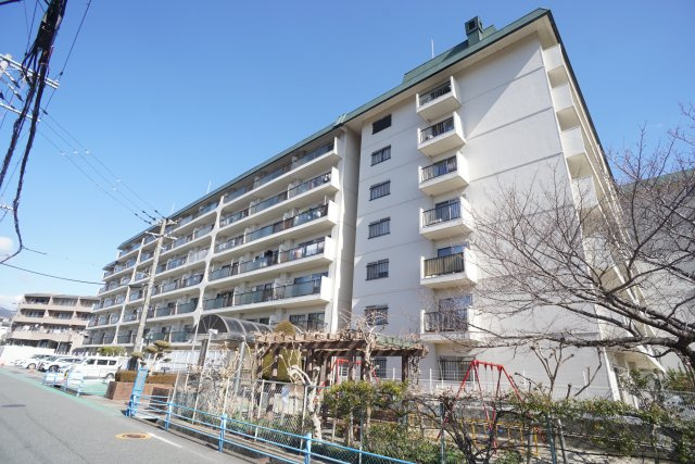 シティー逆瀬川の外観