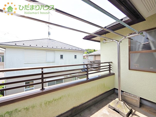 【バルコニー】 | 龍ケ崎市南が丘4丁目　中古戸建 | 広々としたバルコニー。お洗濯物もぜーんぶ干せちゃいます！！