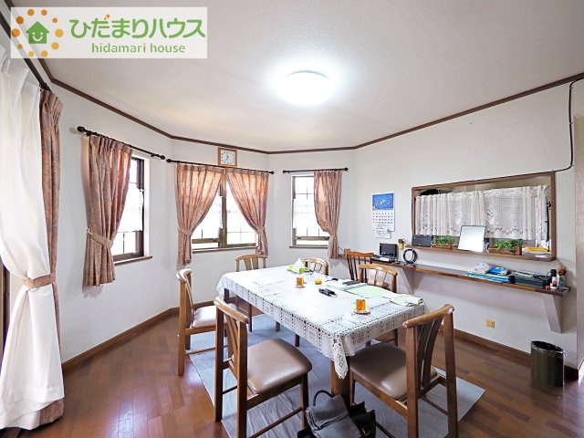 【居間・リビング】 | 龍ケ崎市南が丘4丁目　中古戸建 | 風通しが良いため、夏は風を感じて涼しく過ごせます(^^♪