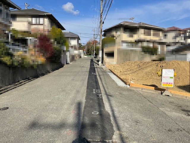 垂水区神陵台8丁目土地の前面道路含む現地写真