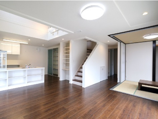 【居間・リビング】 | 岐阜市鏡島新築分譲全10区画！太陽光発電システム搭載！ZEH住宅！耐震等級3・住宅性能評価書取得！ | 岐阜市鏡島新築分譲全10区画！太陽光発電システム搭載！ZEH住宅！耐震等級3・住宅性能評価書取得！