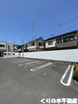 【駐車場】 | セレーナ | 駐車場があるので、車を買う予定の方も安心です