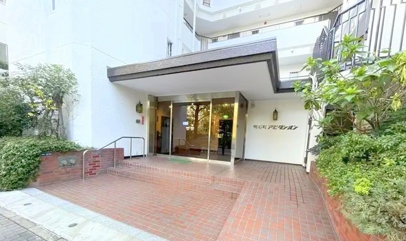 明石町アビタシオン　6階　新　規　リ　ノベーションのエントランス
