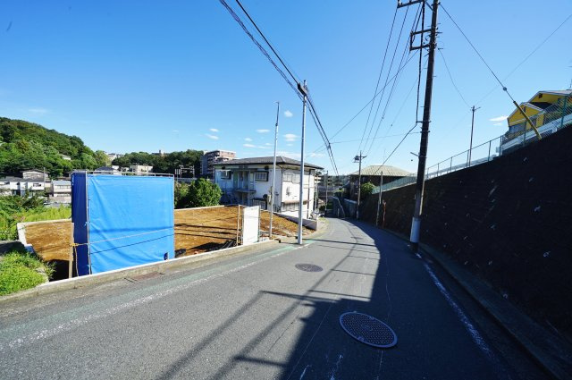 【横浜市保土ケ谷区上菅田町72-5新築戸建て】★仲介手数料無料★（上菅田笹の丘小学校・上菅田中学校）の前面道路含む現地写真