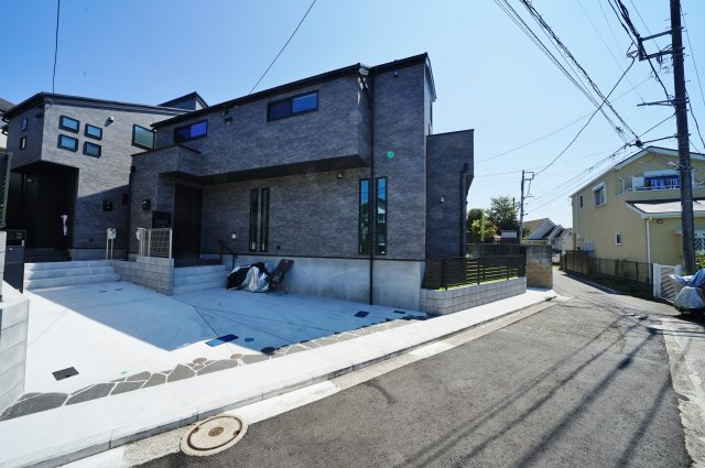 【横浜市保土ケ谷区月見台18全2棟新築戸建て】★仲介手数料無料★（桜台小学校・岩崎学校）の前面道路含む現地写真